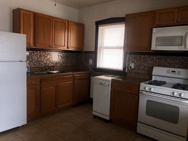 Building Photo - 3443 N Monticello Ave
