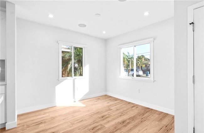 Building Photo - 4641 W 130th St