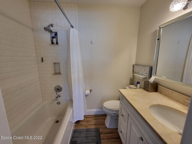 Building Photo - 335 Paradise Blvd