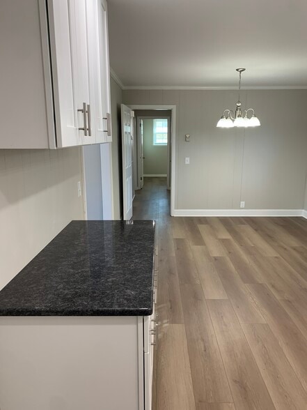 Building Photo - 276 Bonnasprings Dr