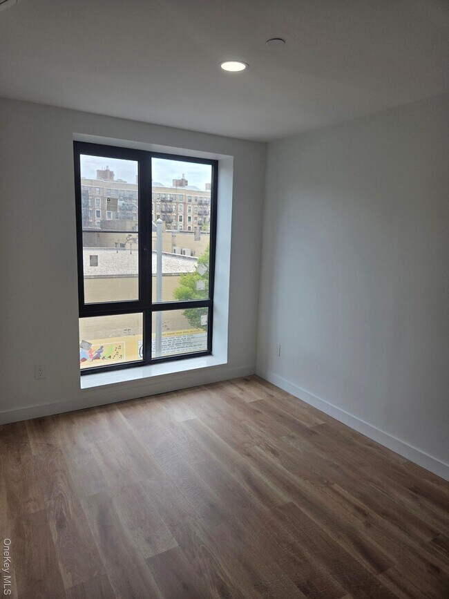 Building Photo - 132 W 134th St
