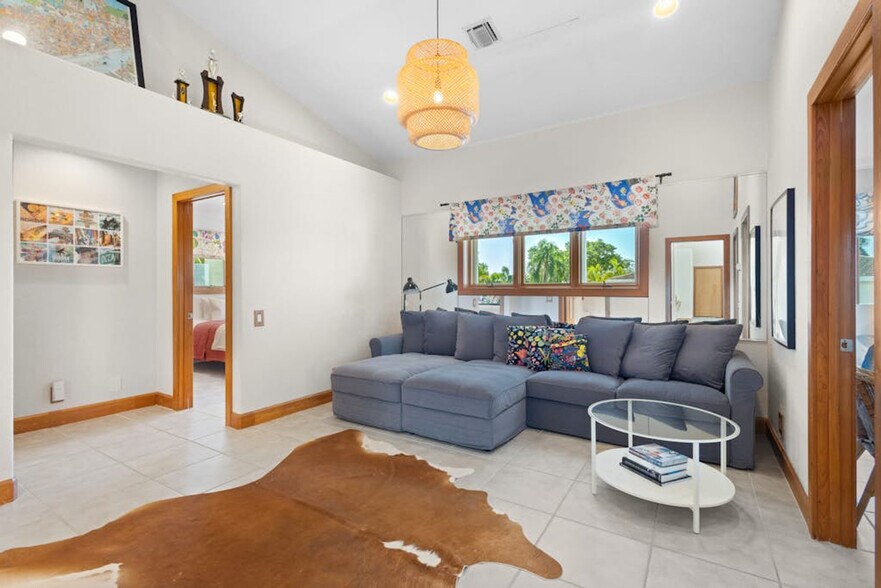 Building Photo - 3208 Bay Dr