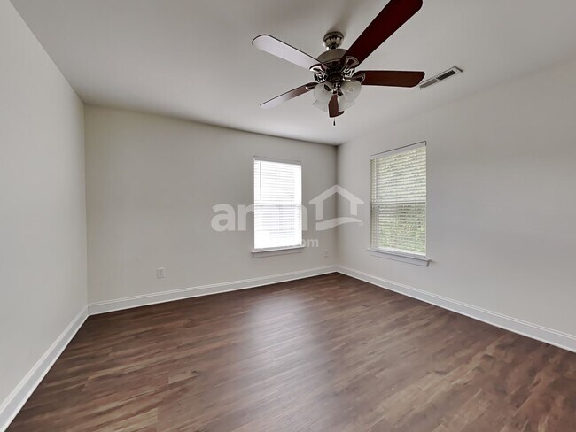 Building Photo - 423 Sablewood Dr