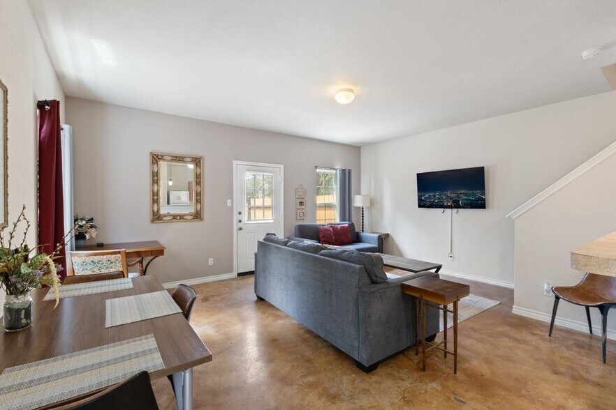 Building Photo - 7807 Kingsbury Wood