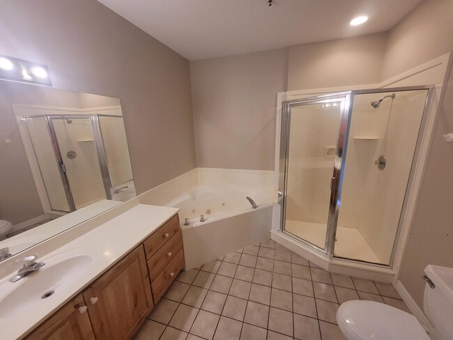 Building Photo - 350 N Fairway Dr