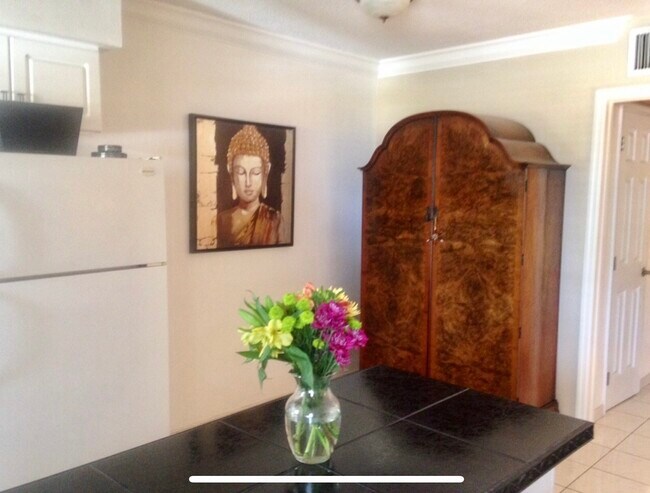 Building Photo - 2121 N Ocean Blvd