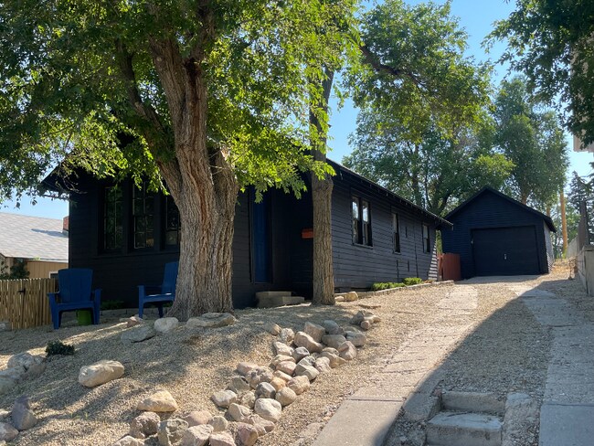 Building Photo - 627 S Melrose St