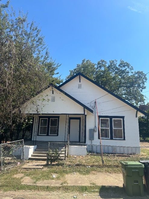 Building Photo - 1412 Burleson Ave