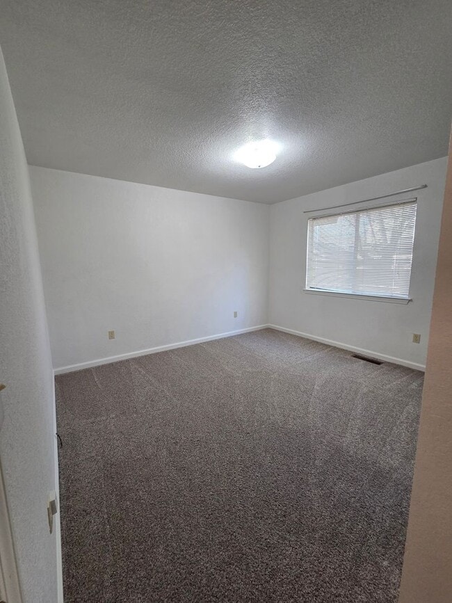 Building Photo - 3706 Mt Ashland Ave
