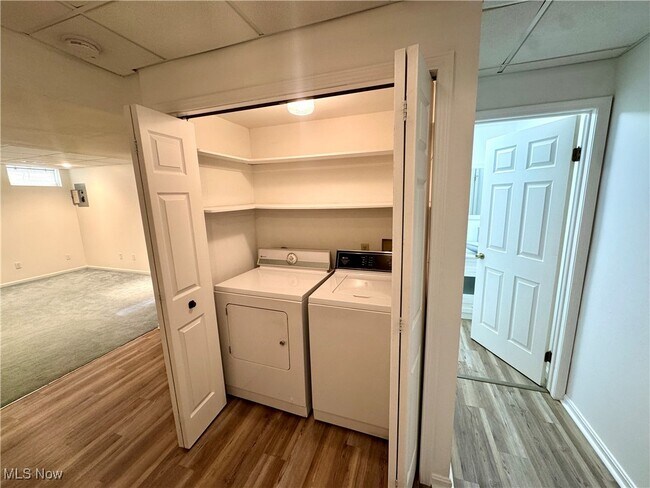 Building Photo - 1085 Sunhaven Dr