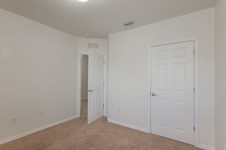 Building Photo - 203 NE 9th Ave