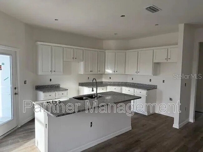 Building Photo - 16147 Badalona Dr