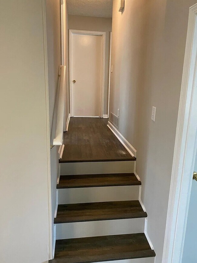 Building Photo - 506 Jefferson Dr