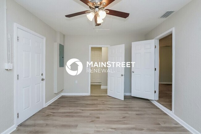 Building Photo - 4 Bedroom Pet-Friendly Home in LARGO, FL with Main Street Renewal