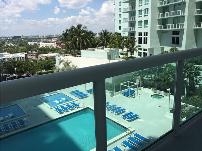 Building Photo - 1800 N Bayshore Dr