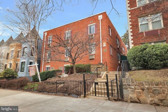 Building Photo - 513 12th St NE