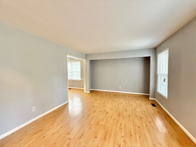 Building Photo - Charming 3BD, 2.5BA North Raleigh Home wit...
