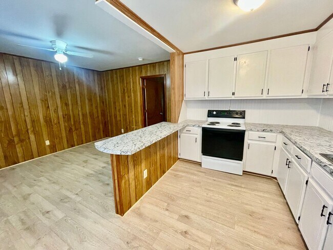 Building Photo - Must see Newly renovated 1 bedroom 1 bath apartment . Located in Dallas .