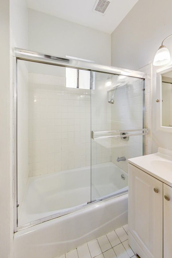 Building Photo - 1338 Haight St