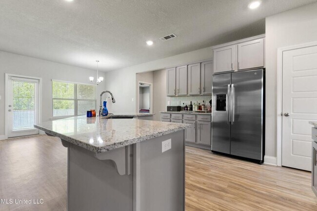 Building Photo - 12213 Savannah Cir