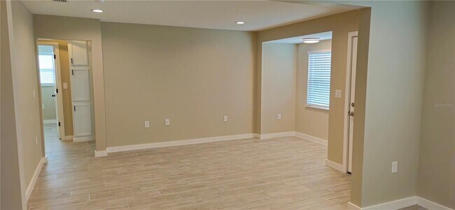 Building Photo - 755 Bloxam Ave