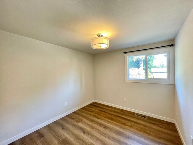 Building Photo - 12903 NE 76th St