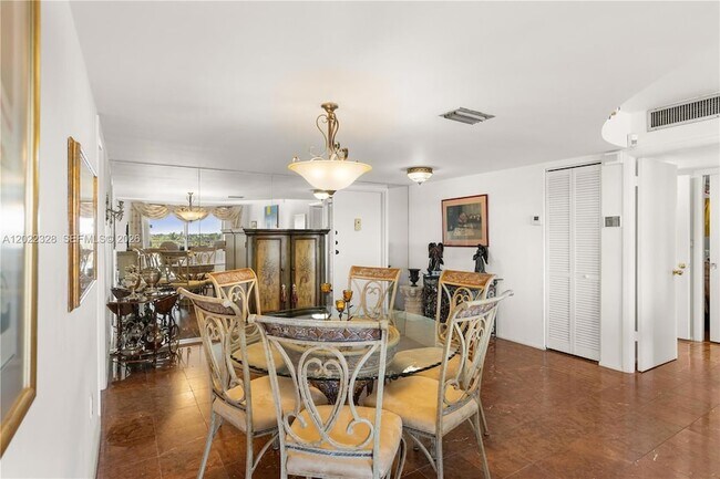 Building Photo - 210 Seaview Dr