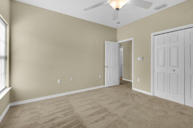 Building Photo - "Charming 3-Bedroom Townhouse Oasis in For...