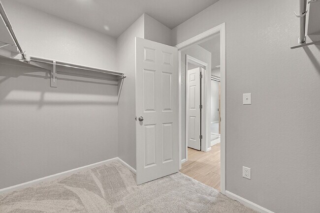 Building Photo - $3,195, 3 bed, 3.1 bath, located in Broomf...