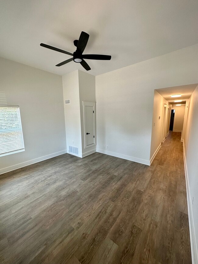 Building Photo - 1019 Steves Ave