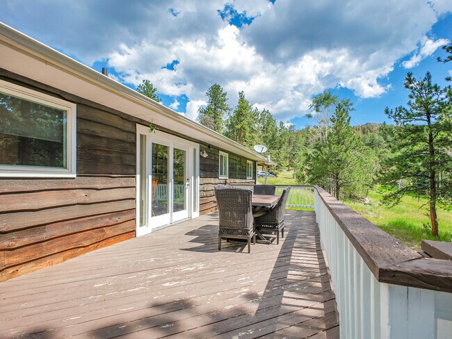 Building Photo - 34586 Circle Dr