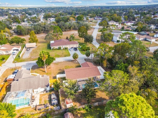 Building Photo - ***PRIVATE HEATED POOL*** Beautiful, Fully-Furnished 3-Bedroom Home Available April 1, 2026!   **...