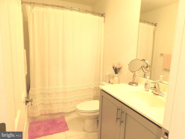Building Photo - 16740 River View Cir