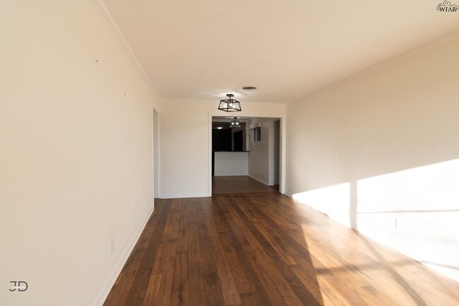 Building Photo - 674 Bell Rd S