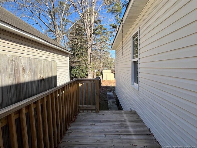 Building Photo - 323 Tokay Dr