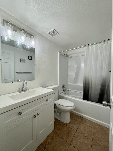 Building Photo - 32502 Cathedral Canyon Dr