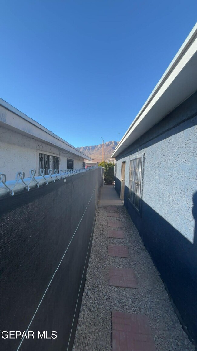 Building Photo - 8804 Kenneth St