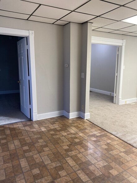 Building Photo - 43 E Main St
