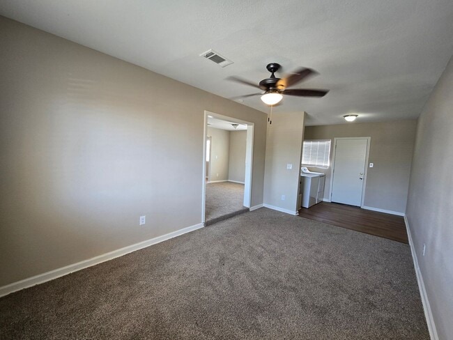 Building Photo - Single story 3 Bedroom house ready for mov...