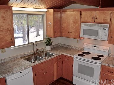 Building Photo - 31587 Circle View Dr