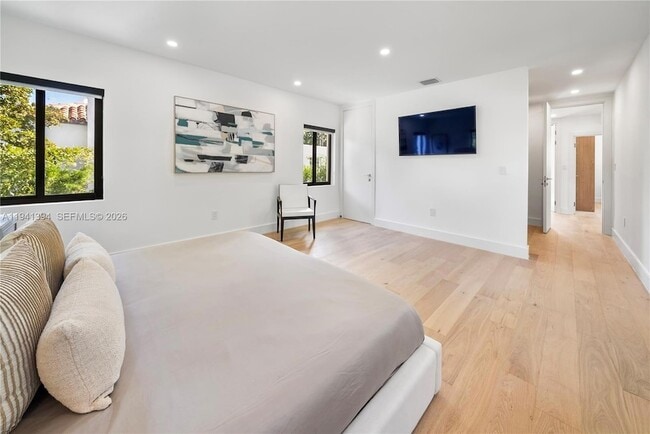 Building Photo - 600 NE 57th St