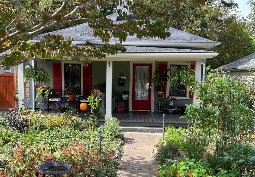 Primary Photo - 16 Murdock Avenue