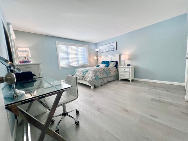 Building Photo - 5 Woodcrest Ct