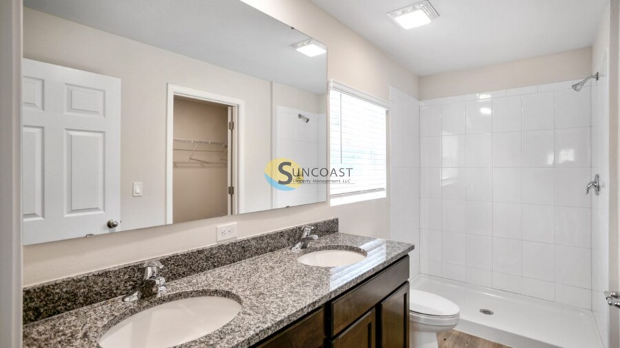 Building Photo - 7 Robinson Dr