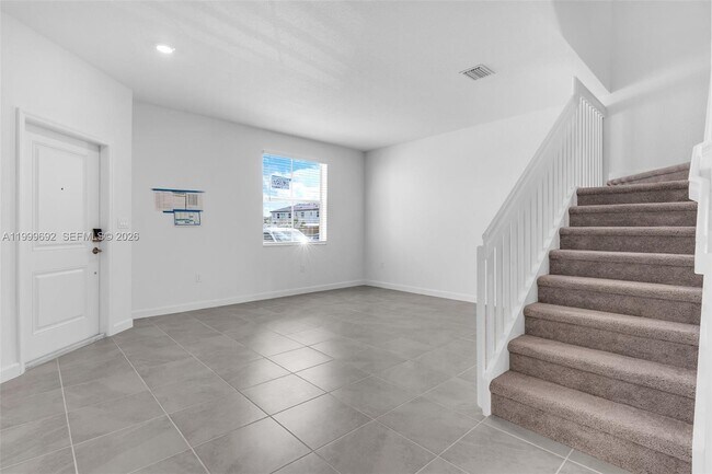 Building Photo - 2661 SE 28th St