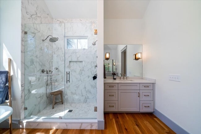 Building Photo - Fully Furnished Home In The Groves