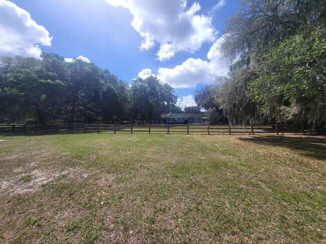 Building Photo - Little Lake Weir Waterfront FENCED 3BR/2BA on 6 Acres with Horse Barn, Private Boat Ramp & Dock