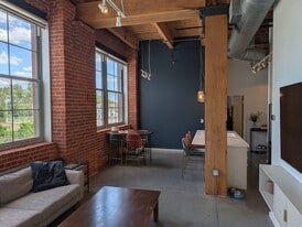 Building Photo - 136 Main St