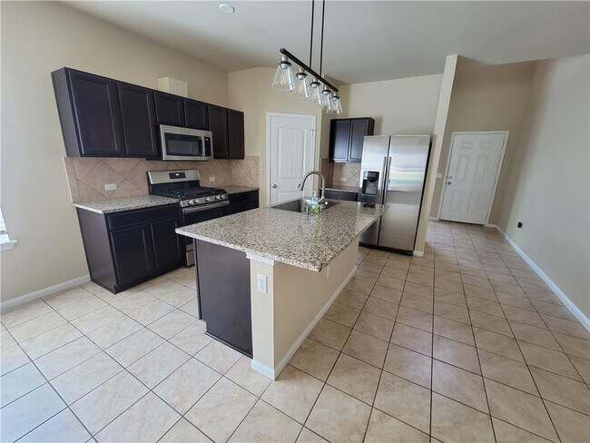 Building Photo - 405 Libani Ln