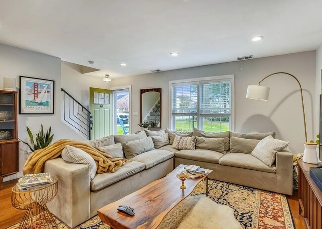 Building Photo - Bethany Court